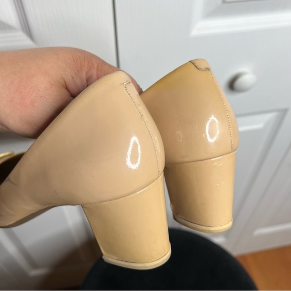 Michael Kors heeled beige nude glossy leather pumps chunky heel square toe 11W - Picture 11 of 11